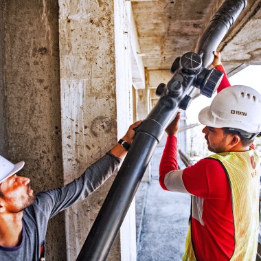 Secções pré-fabricadas do efluente de evacuação Geberit SuperTube