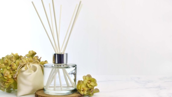 Sticks aromáticos que proporcionam uma fragrância agradável à divisão