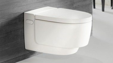 Geberit AquaClean Mera em branco com comando remoto Sigma70