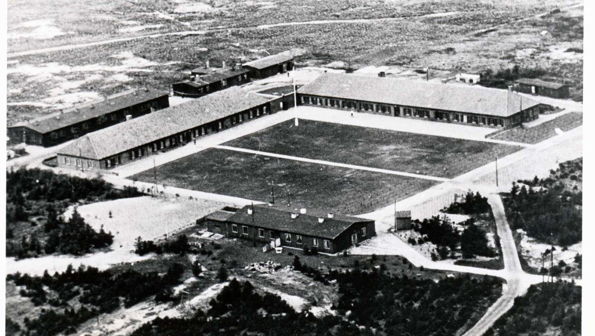 Em 1945, estabeleceu-se em Oksbøl o maior campo de refugiados da Dinamarca (© Blåvandshuk Local History Archive)