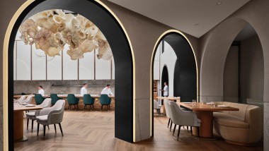 O restaurante gourmet Born, em Singapura, é uma joia do design por dentro e por fora (© Owen Raggett)