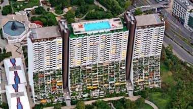 Naquela época, as piscinas eram uma novidade na habitação social e uma marca do arquiteto Harry Glück. (© Julius Silver)