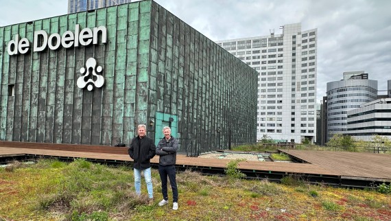 Os dois arquitetos Dave Hoffers (à direita) e Carlo Bes no De Doelen