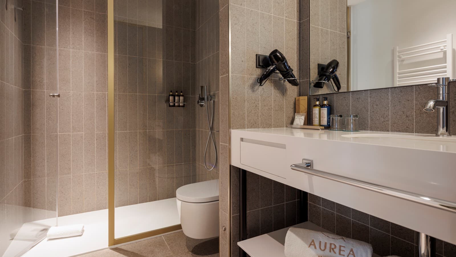Mais conforto com a sanita bidé AquaClean Sela nas casas de banho dos quartos Hotel Áurea Palacio de Correos (© Clara Larrea Quemada)