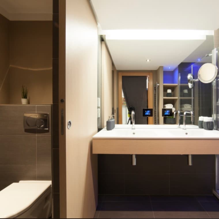 Exemplo de casa de banho modular com autoclismo de interior Geberit Exemplo de casa de banho modular com autoclismo de interior Geberit