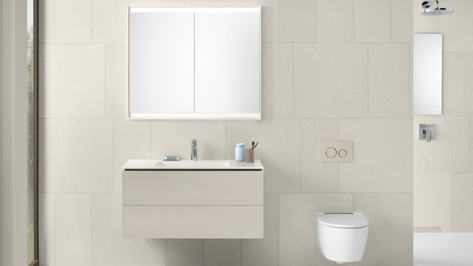 Casa de banho Geberit com móveis de cor clara Casa de banho Geberit com móveis de cor clara