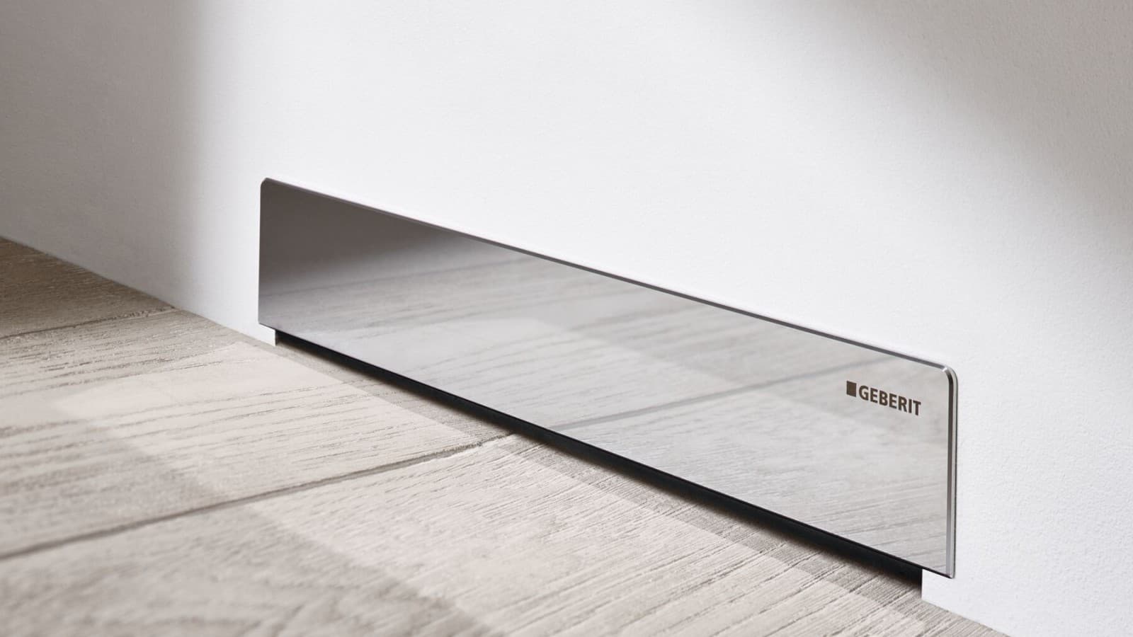 Geberit CleanWall em aço inoxidável polido Geberit CleanWall em aço inoxidável polido