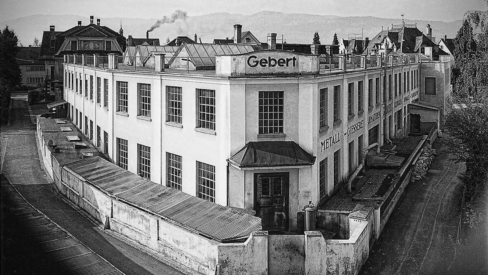 A primeira fábrica da Geberit em Rapperswil na década de 1920. A primeira fábrica da Geberit em Rapperswil na década de 1920.
